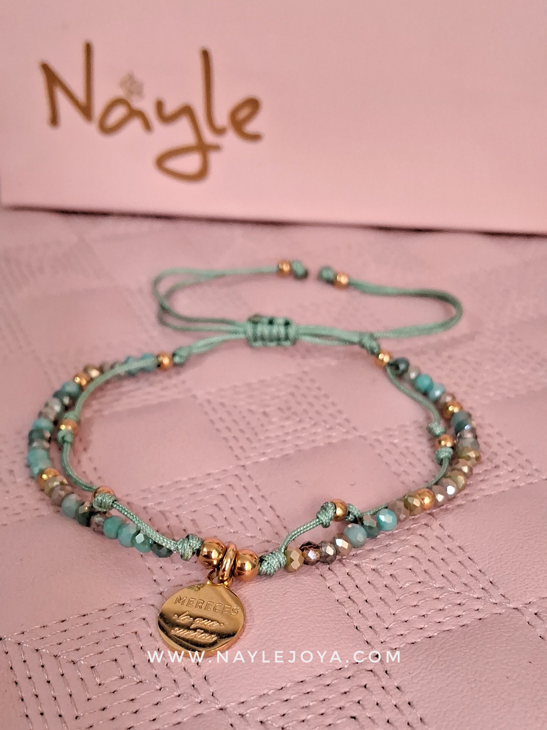 Pulsera Tejida con  Frase en Acero Dorado