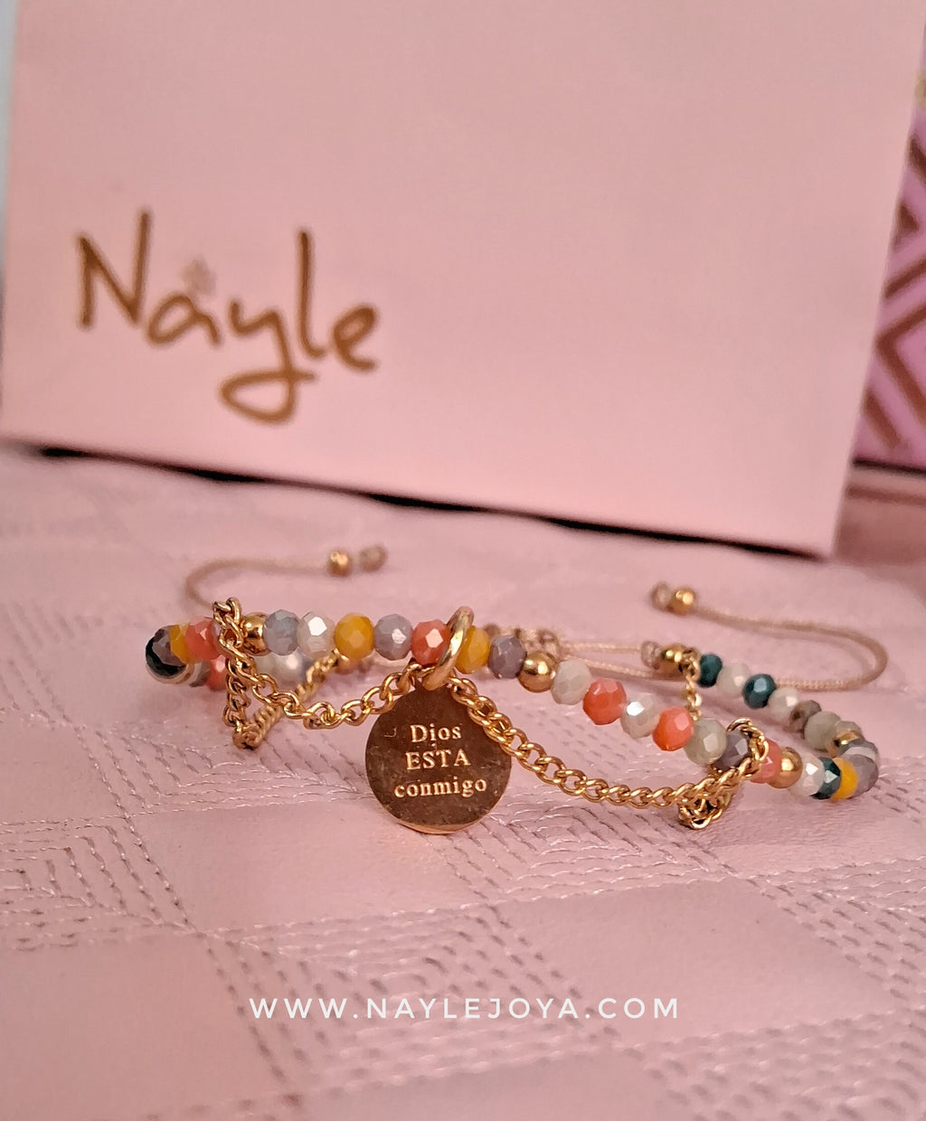 Pulsera Tejida con  Frase en Acero Dorado