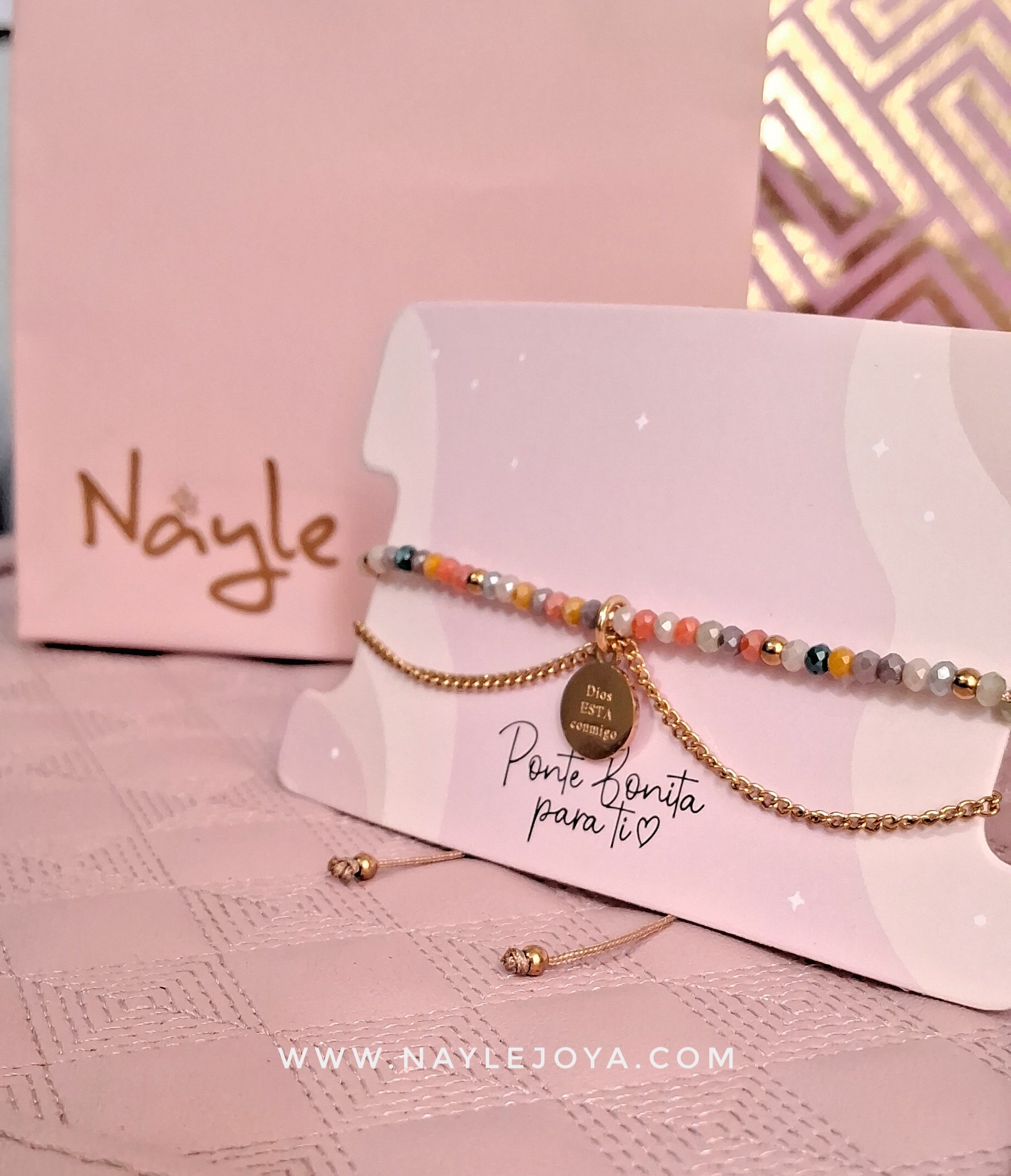 Pulsera Tejida con  Frase en Acero Dorado