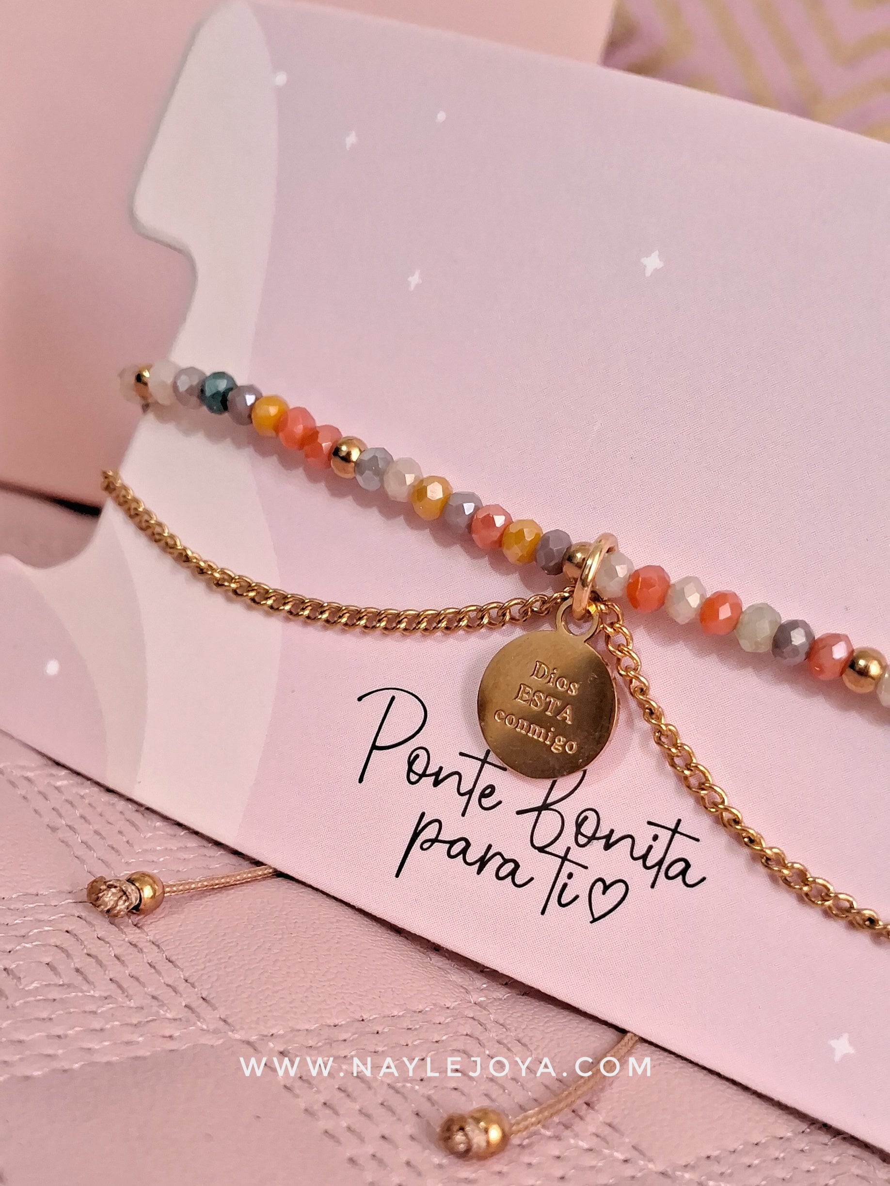 Pulsera Tejida con  Frase en Acero Dorado