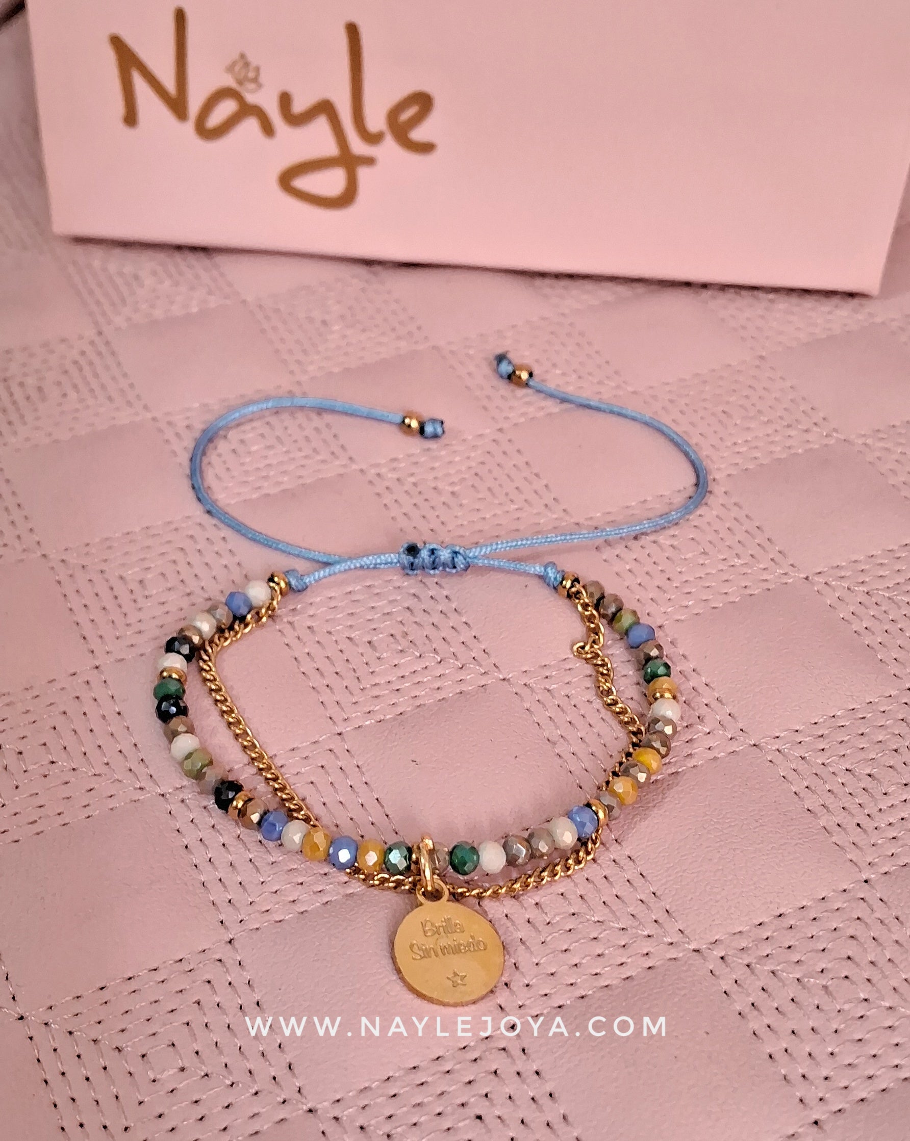 Pulsera Tejida con  Frase en Acero Dorado